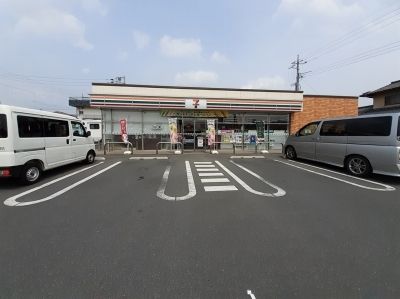 コンビニ　セブンイレブン大間々諸町店（コンビニ）まで730m