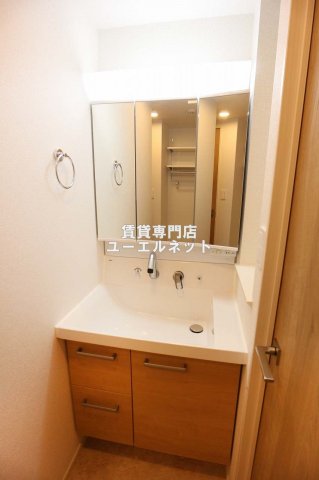 洗面設備　清潔感ある独立洗面台で毎日気持ちよく♪