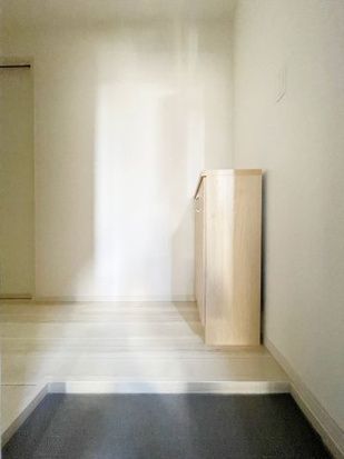 玄関　※同建物別部屋参考写真