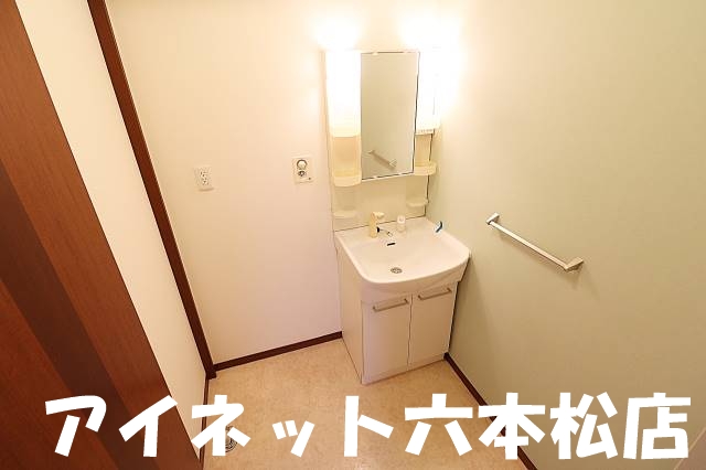 洗面設備　独立洗面台もしっかりと。