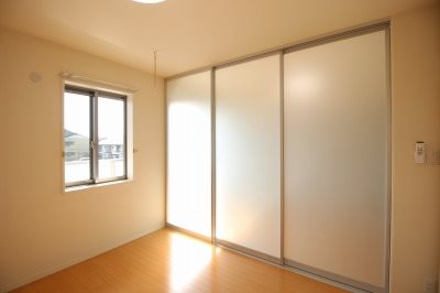 その他部屋・スペース　ベランダ側5.7帖洋室