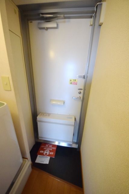 玄関　★横にシューズボックスあります★