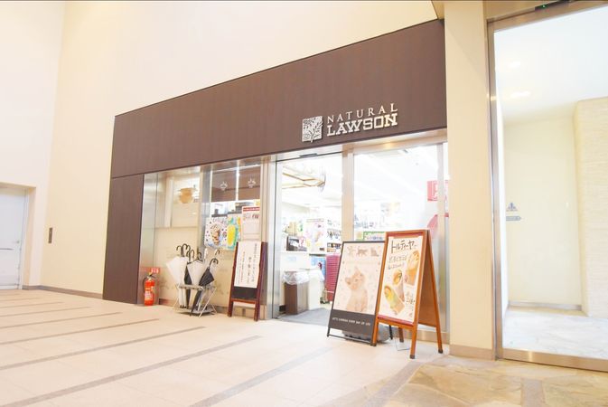 コンビニ　ナチュラルローソン芝浦アイランドケープ店（コンビニ）まで385m