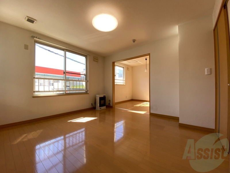 居室・リビング　明るいお部屋は気持ちよく過ごせそうですね。