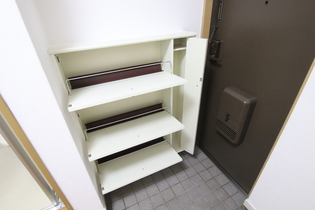 玄関　玄関　下駄箱