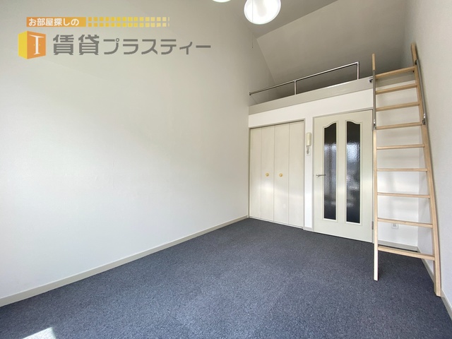 居室・リビング　ロフト付きで使い勝手が良いですよ。