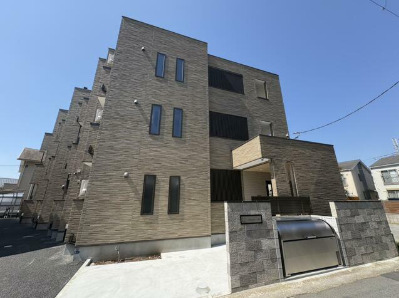 建物外観　オートロックがあるので安心してお住まいいただけます♪
