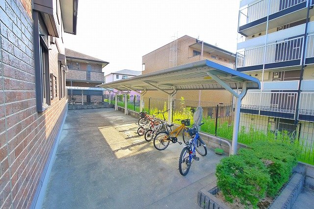 その他共有部分　屋根付き駐輪場です
