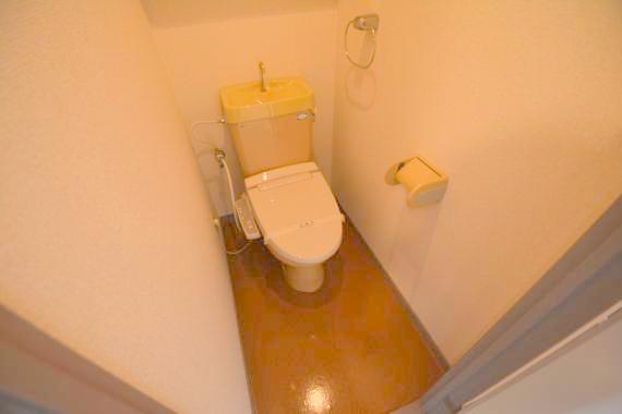 トイレ　綺麗なトイレにはウォシュレット標準装備です。