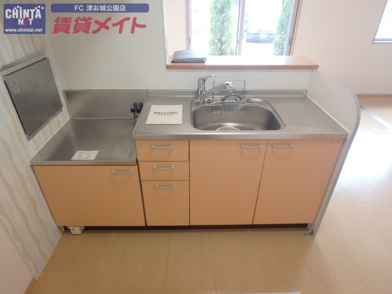 キッチン　別部屋反転写真です