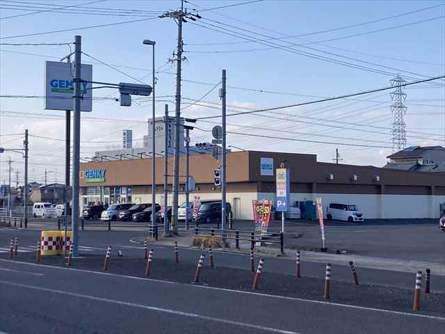 ドラックストア　ゲンキー（株）／徳田店（ドラッグストア）まで291m