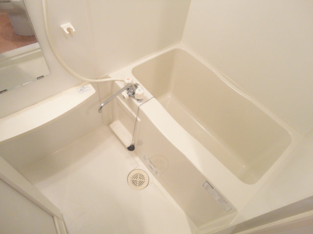 バス・シャワールーム　別部屋の写真になります。