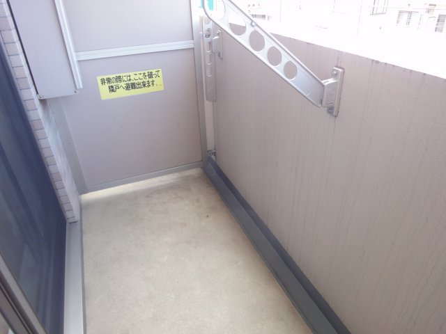 バルコニー　別部屋の写真になります。