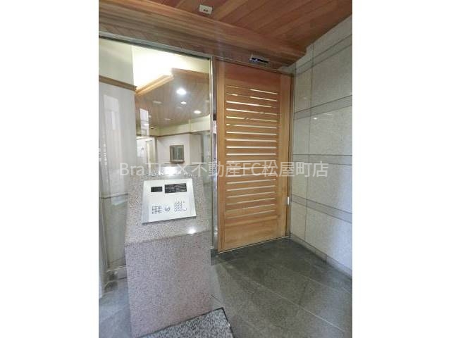 エントランス　マンション共用部分（オートロック付き）