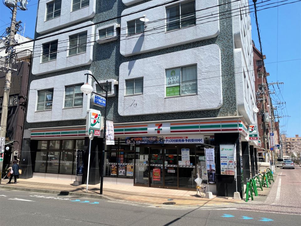 コンビニ　セブンイレブン鹿児島山之口店（コンビニ）まで240m