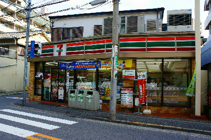 コンビニ　セブンイレブン（コンビニ）まで30m