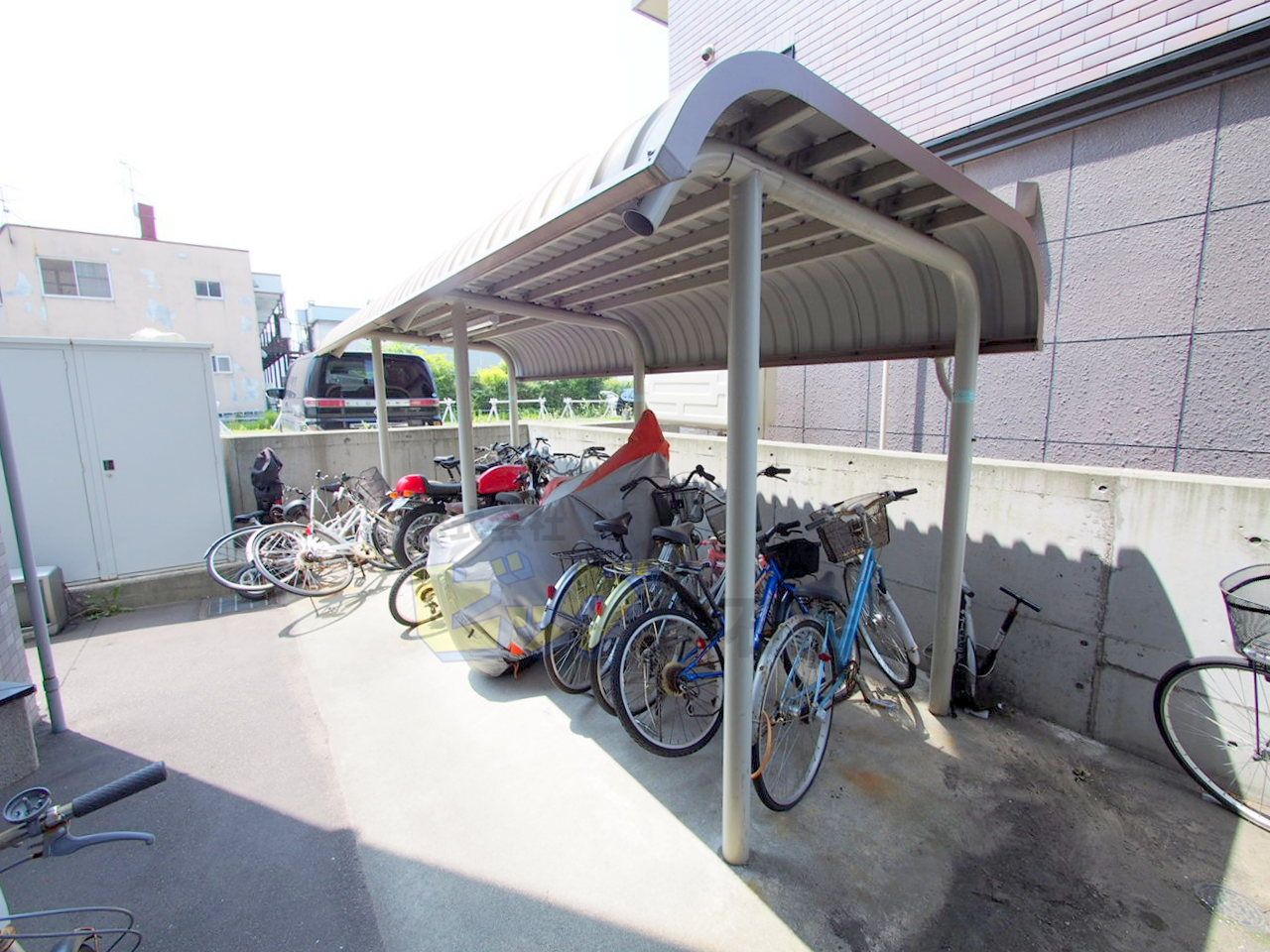 その他共有部分　屋根付き駐輪場完備しています♪