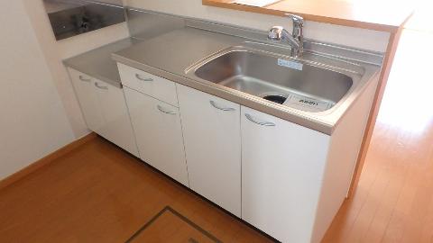 キッチン　蛇口がシャワー付でお掃除も楽々♪