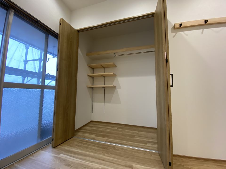 収納　ハンガーパイプ付きの収納です