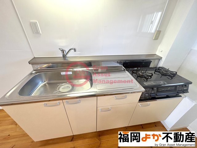 キッチン　コンパクトなキッチンで掃除もラクラク