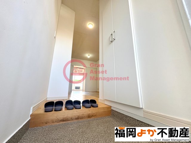 玄関　収納もある玄関です