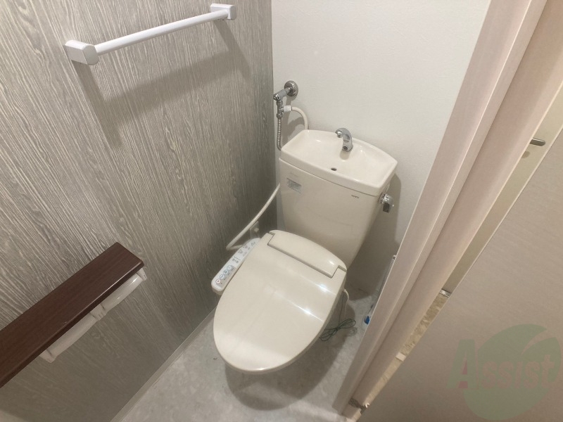 トイレ　ウォシュレット機能がついたトイレ。安心して使用できますね。
