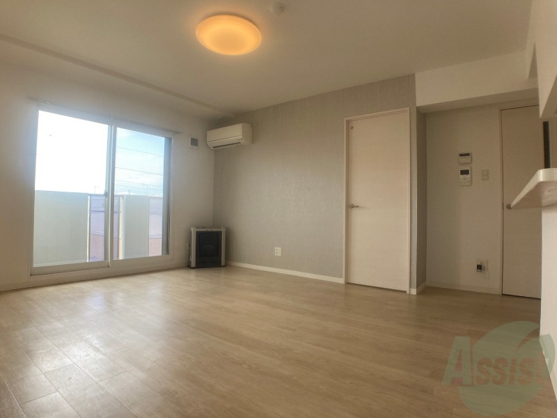 居室・リビング　広くてキレイなお部屋が広がっていて、充実した生活が送れそう。