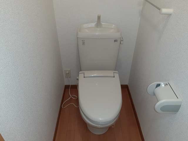 トイレ　清潔感のあるトイレです