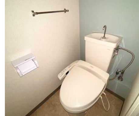 トイレ　落ち着いた色調のトイレです