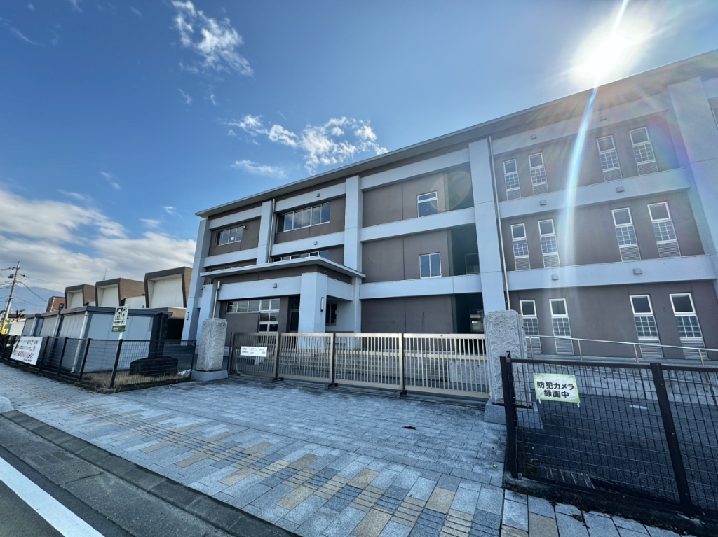 中学校　笛吹市立石和中学校（中学校）まで1595m