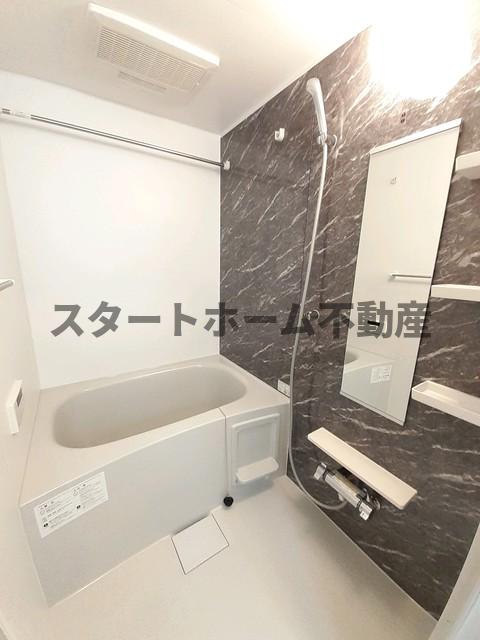 バス・シャワールーム　コンパクトで使いやすいお風呂です