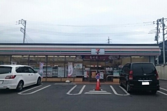 コンビニ　セブンイレブン（コンビニ）まで210m