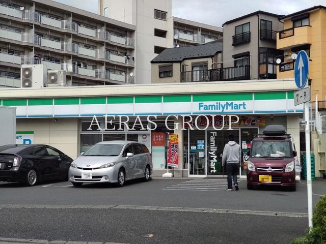 コンビニ　ファミリーマート 津田山駅北店（コンビニ）まで566m