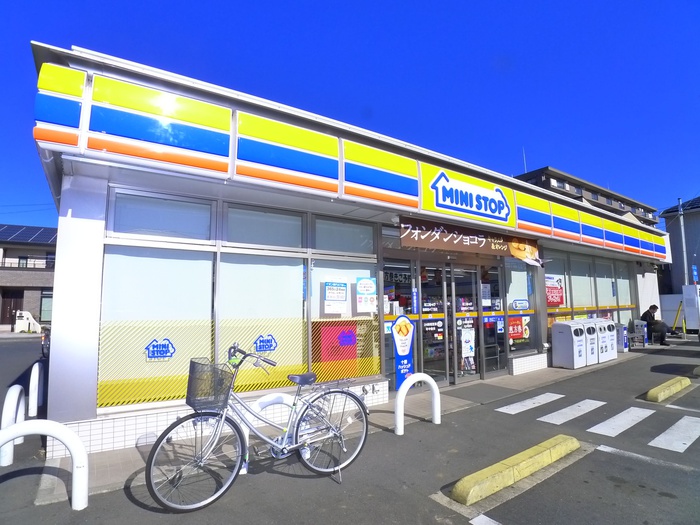 コンビニ　ミニストップ（コンビニ）まで400m