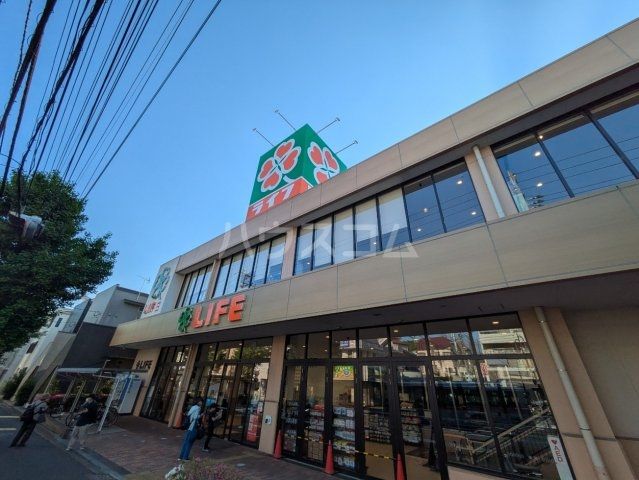 スーパー　ライフ青葉しらとり台店（スーパー）まで402m