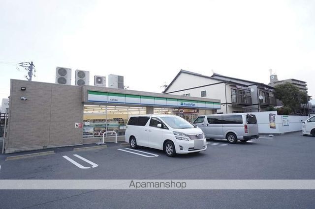 コンビニ　ファミリーマート（コンビニ）まで34m