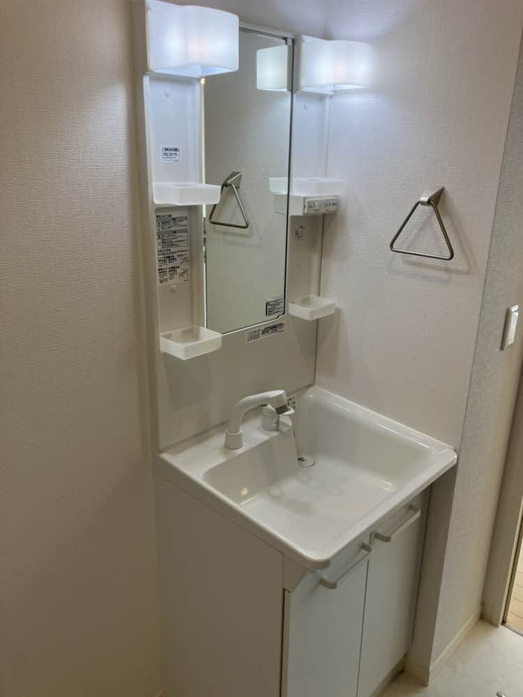 洗面設備　毎日使うものだからこそシンプルに。忙しい毎朝を迎えるように…