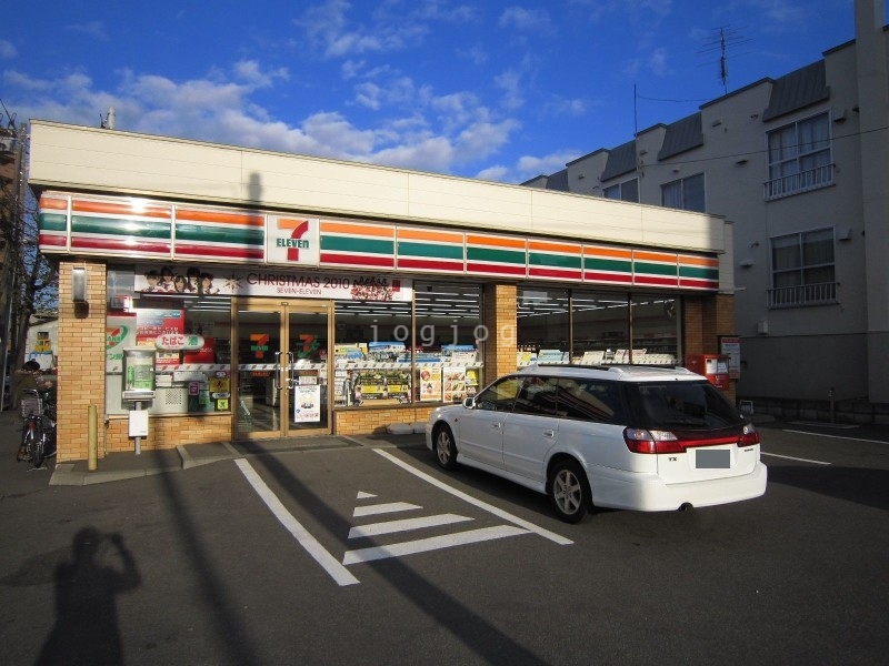 コンビニ　セブン-イレブン東札幌5条店（コンビニ）まで386m