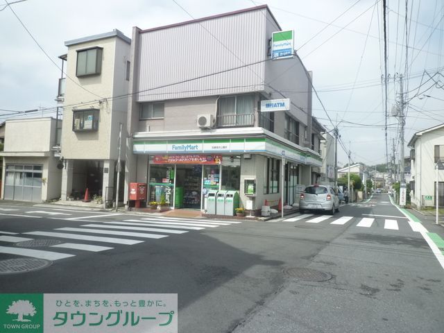コンビニ　ファミリーマート（コンビニ）まで540m