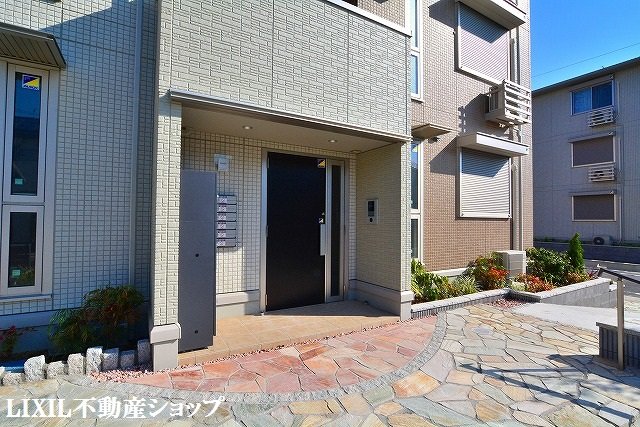 その他共有部分　オートロック機能付のエントランスです。