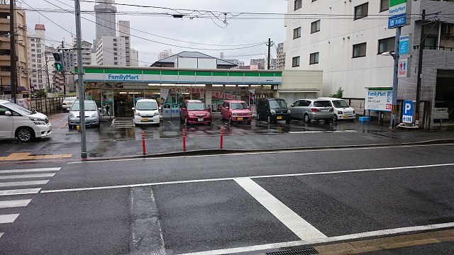 コンビニ　ファミリーマート小倉中津口店（コンビニ）まで112m