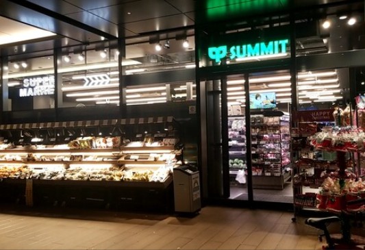 スーパー　サミットストア神田スクエア店（スーパー）まで239m