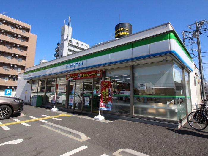 コンビニ　ファミリーマート（コンビニ）まで65m
