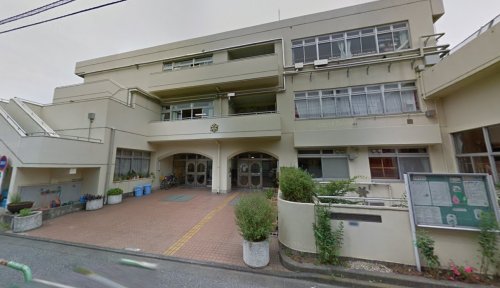 高校・高専　私立成女高校（高校・高専）まで303m