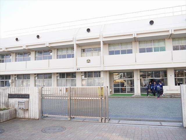 中学校　横浜市立緑が丘中学校（中学校）まで402m