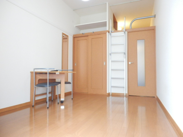 居室・リビング　1Fフローリングタイプ・2F以上はマットタイプのお部屋です。