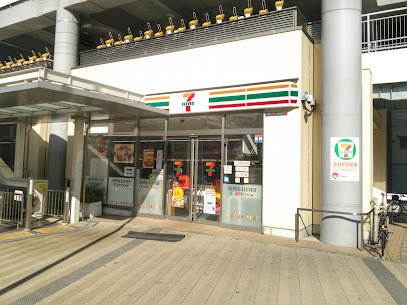 コンビニ　セブン-イレブン 京急ＳＴ蒲田東口駅前広場店（コンビニ）まで525m