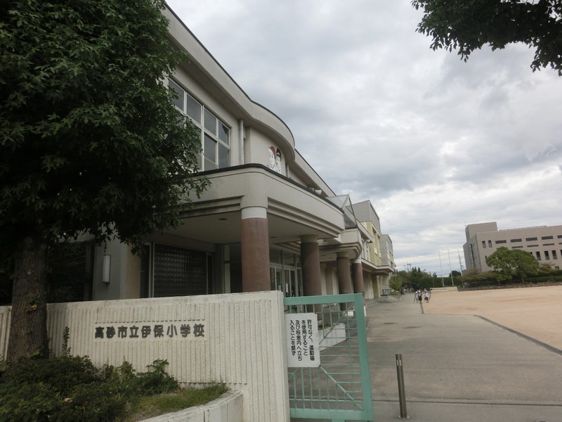 小学校　高砂市立伊保小学校（小学校）まで133m