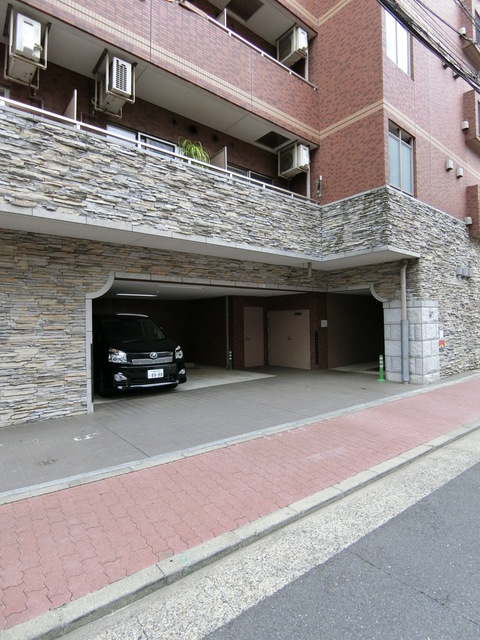 駐車場　敷地内駐車場！