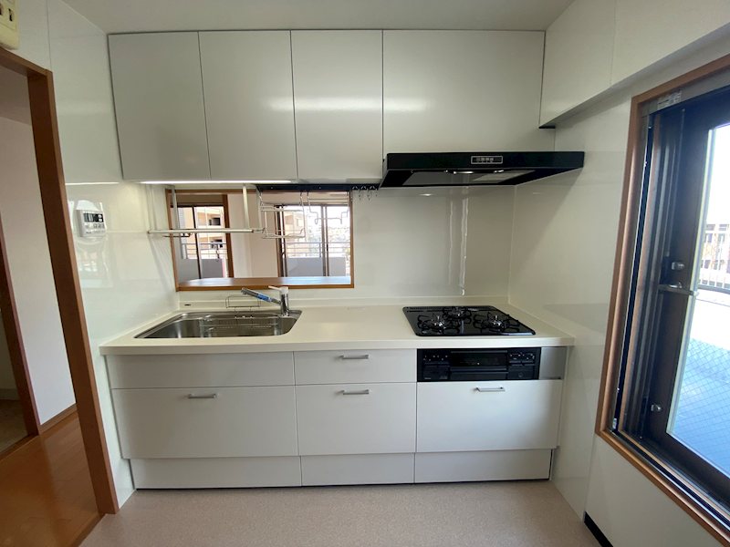 キッチン　システムキッチンに新規交換します！※同建物別室の参考写真とな